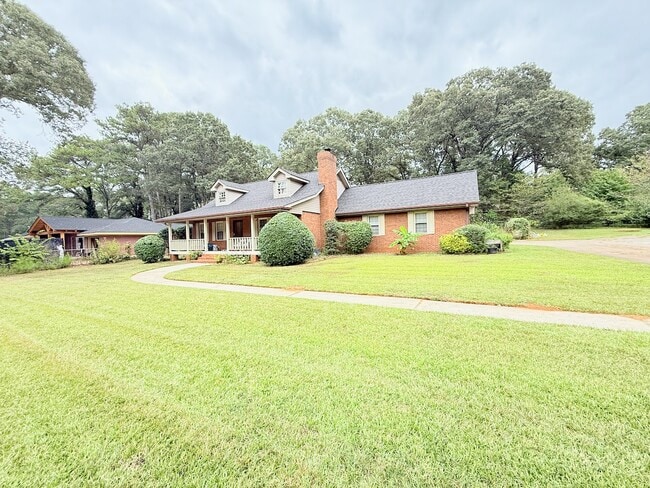 Yard - 2950 Cloverhurst Dr