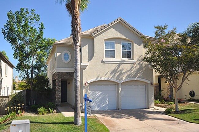 Building Photo - Spacious 5 Bedroom Family Home in Rancho del Oro!