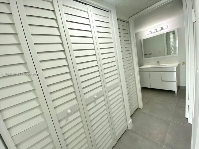 Photo - 8005 Lake Dr Unidad 207