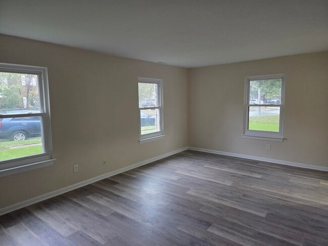 Photo - 614 Redkirk Ln