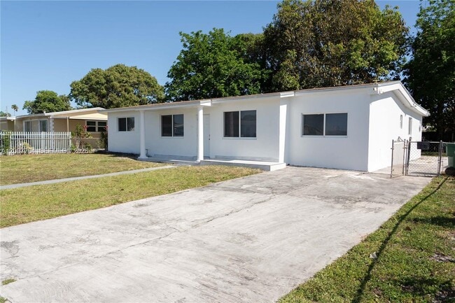 Photo - 4000 NW 195th St