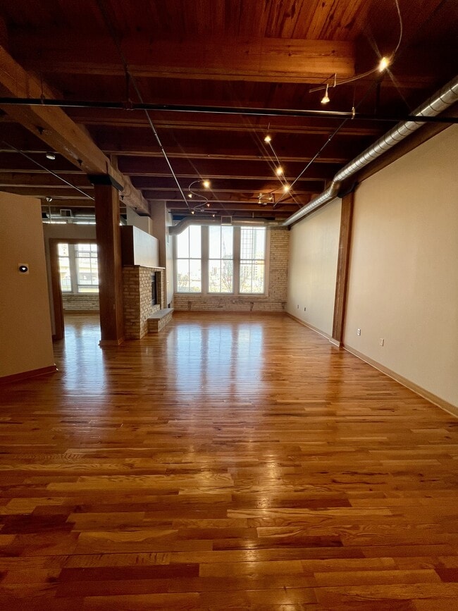 Photo - 413 N 2nd St