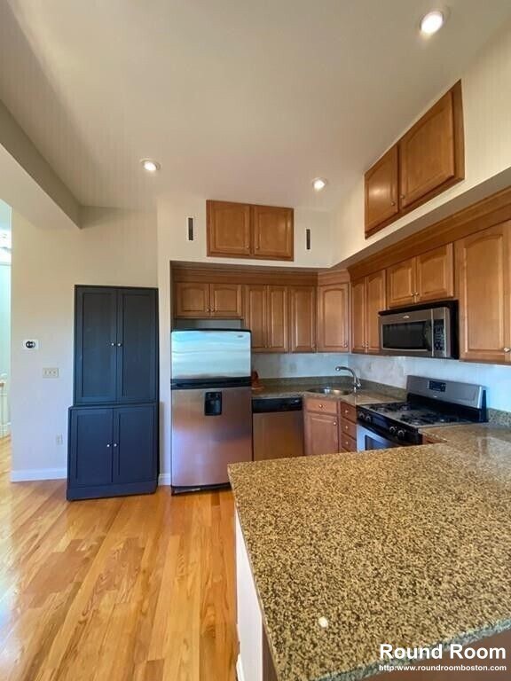 Photo - 261 W 2nd St Unit 3