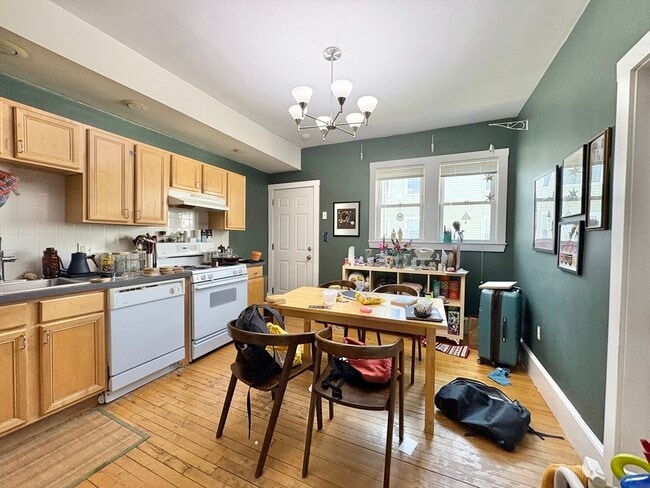 Photo - 367 Cardinal Medeiros Ave Unidad 1