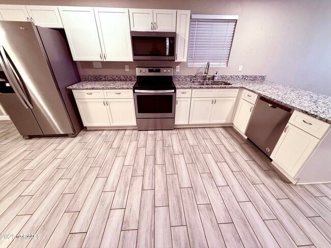 Photo - 937 N Wedgewood Dr