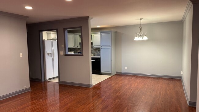 Photo - 9S060 Lake Dr Unit 102