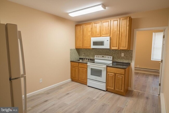 Building Photo - 6002 Master St Unit 2F