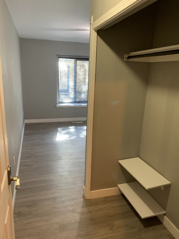 Photo - 7943 York St