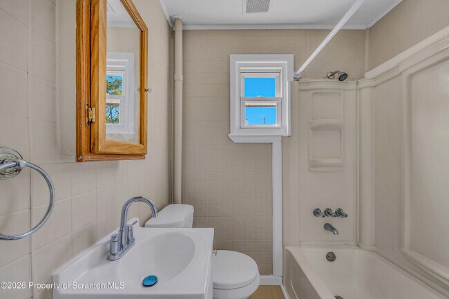 Photo - 958 Ridge Ave