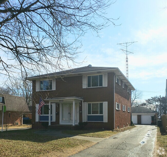 Building Photo - 4503 W Sylvania Ave Unit Upper Rental