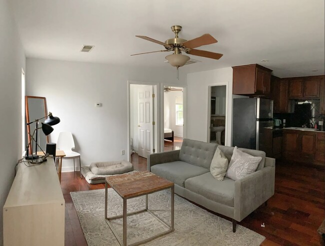 Living room and kitchen - 2618 Stacy Ln Casa Unidad 3