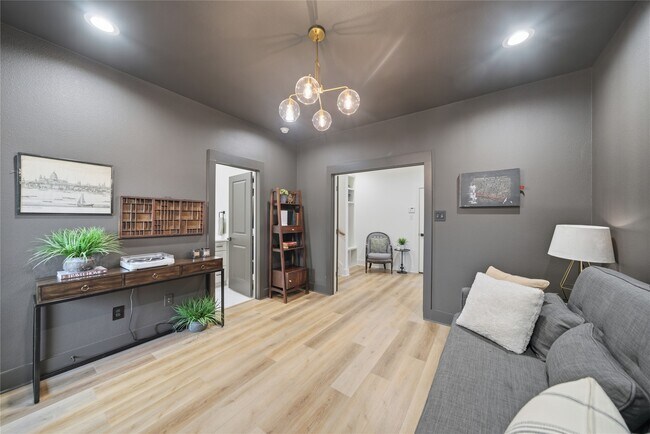 Photo - 1307 E 27th St