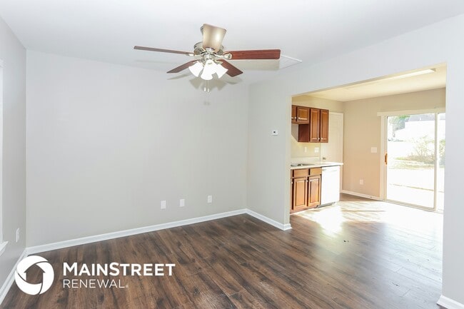 Photo - 8741 Rozumny Dr