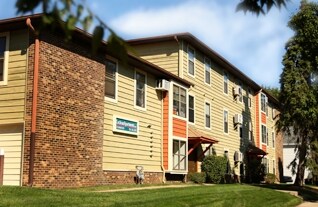 Cedarwood Apartments - Cedarwood Apartments