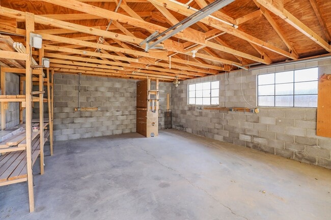 Photo - Spacious 4 Bedroom Home with Workshop