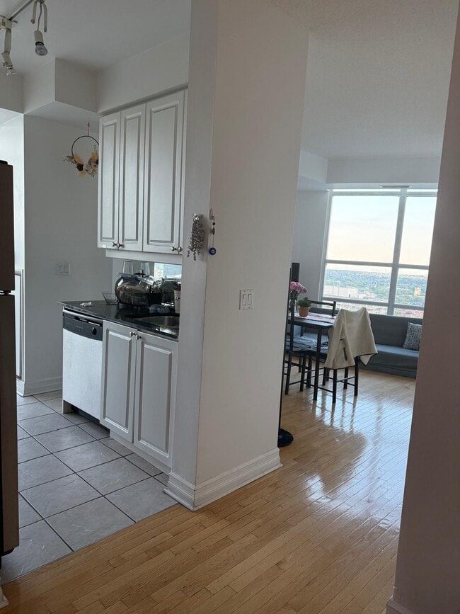 Photo - 1 Elm Dr W Unit 2602