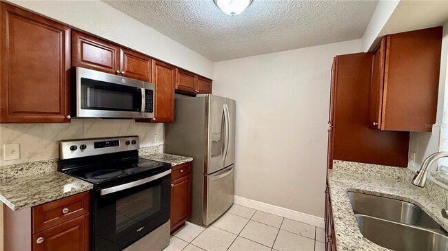 Photo - 210 N Lone Oak Dr