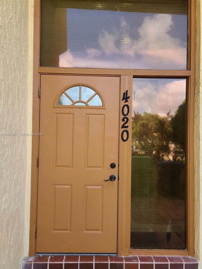 Photo - 4020 Del Rio Way