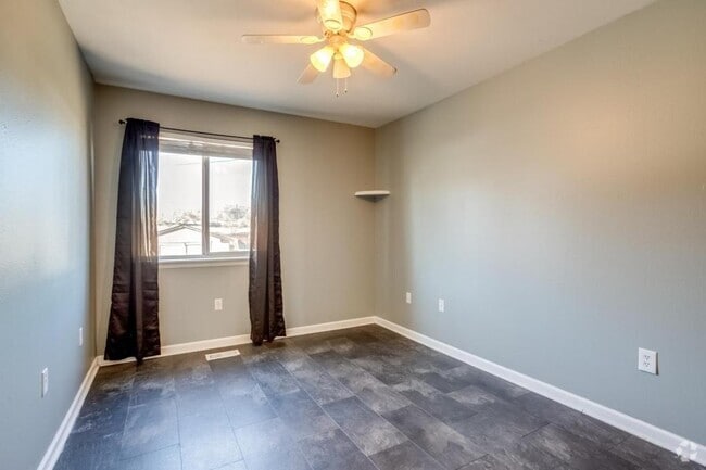 Building Photo - 2137 S Vallejo St Rental