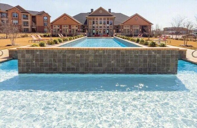 Photo - 350 N State Hwy 360 Unit b3