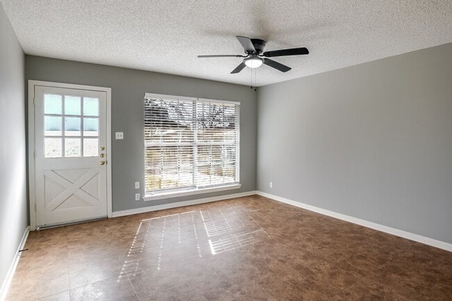 Photo - 6702 Esther Dr