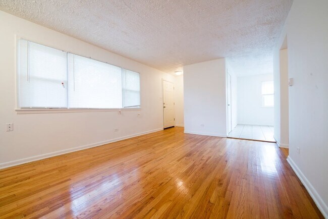 Photo - 6022 S Indiana Ave