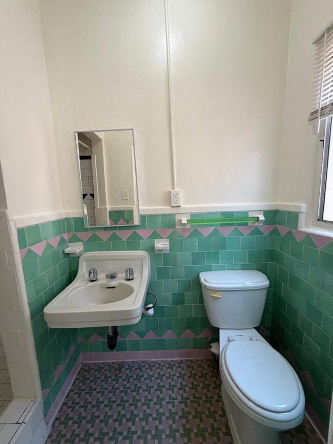 Photo - 111 S Manhattan Pl Unit 206