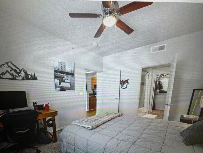 Photo - Modern Comfort Meets Campus Convenience — ... Unidad 307