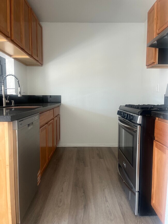 Photo - 14746 Delano St