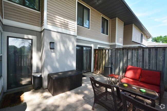 Building Photo - Spacious 2-Bedroom 3-Bathroom Townhome in ...