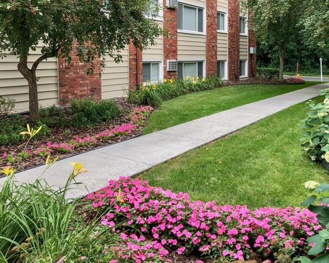 Photo - Lucia Lane Apts