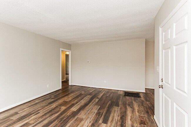 Photo - 6121 Court M