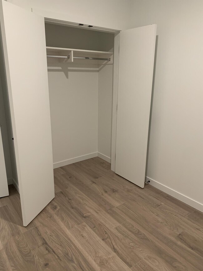 Photo - 13428 105 Ave