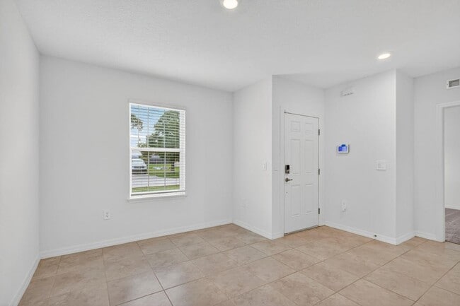 Photo - 657 NE Horizon Ln