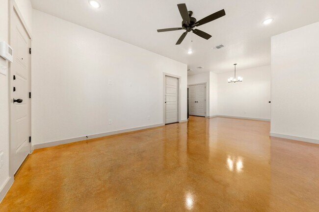 Photo - 1912 Caspian Trl Unidad 1912 B Caspian Trail