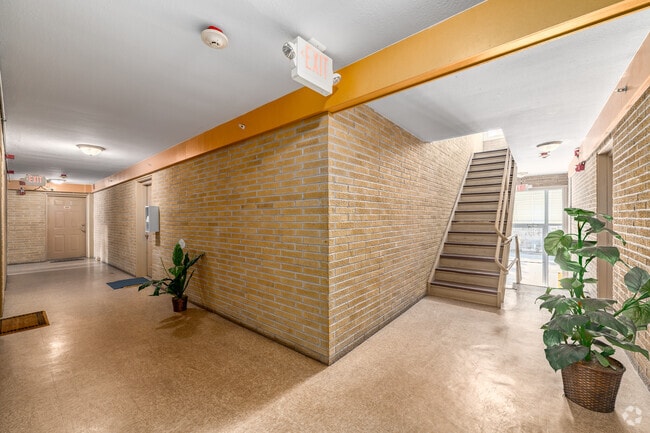 Photo - Sunrise Apartments