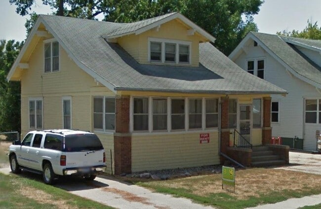 Building Photo - 415 E Clark St