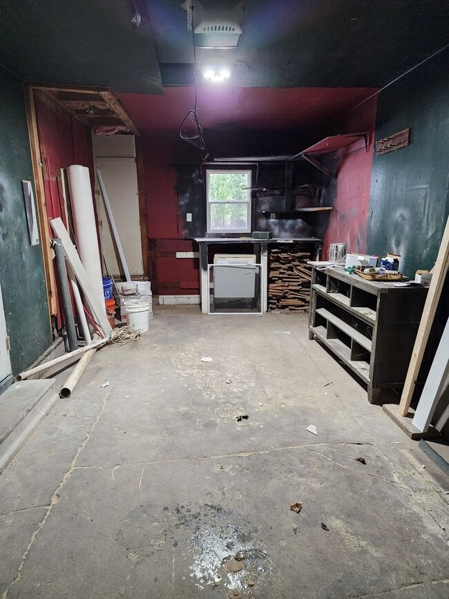 Photo - Beautiful 4 bedroom 2 bathroom home with g...