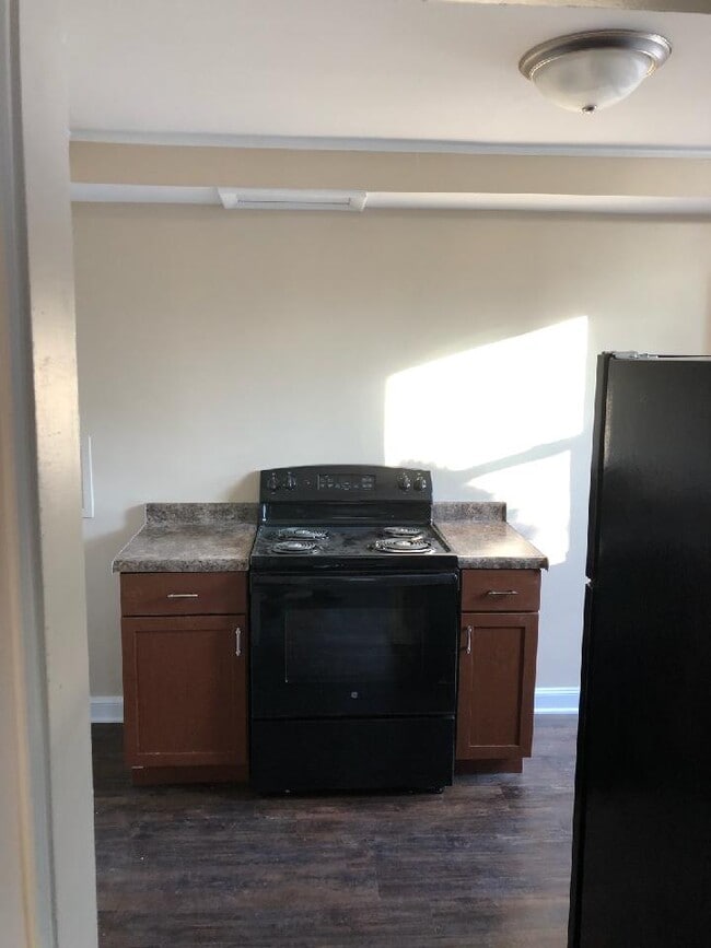 Photo - 461 W 3rd St