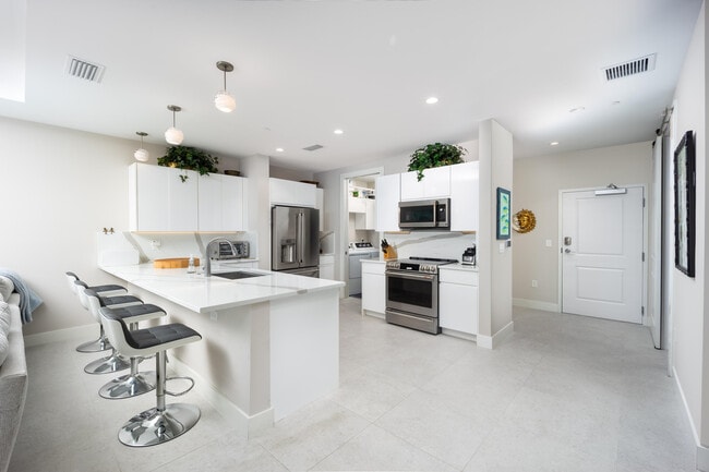 Photo - 41 SW Seminole St Unidad 402