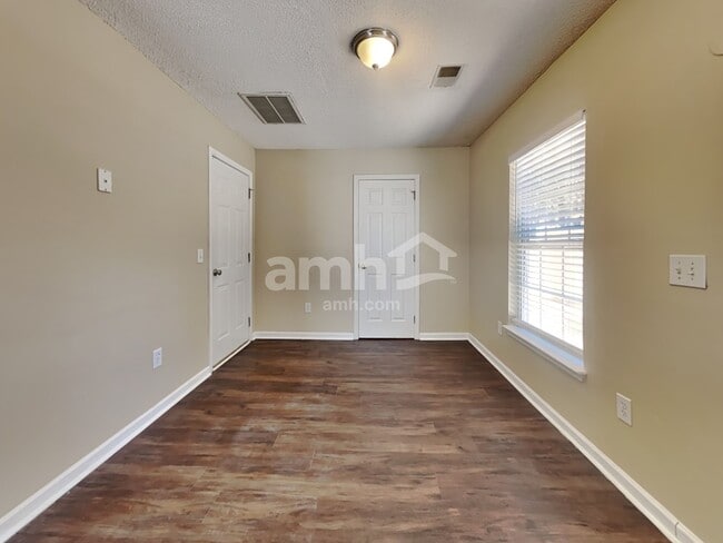 Photo - 8788 Red Oak Dr