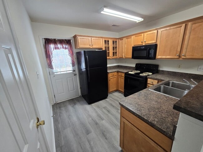 Photo - Welcome to this charming townhome in desirable Brambleton!