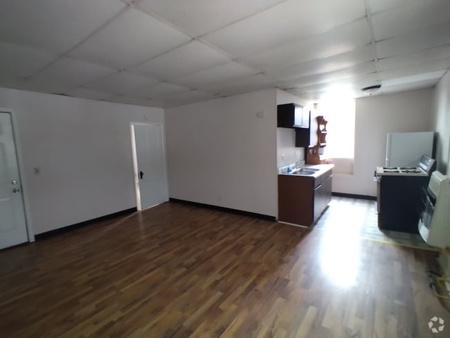 Building Photo - 139 W Lincoln St Rental
