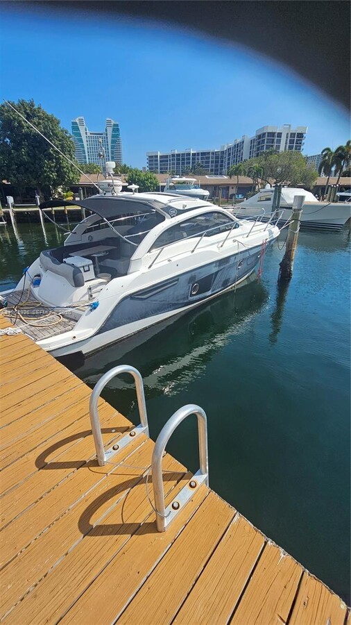 Photo - 523 Leslie Dr