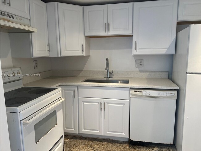 Photo - 4174 Inverrary Dr Unit GREAT 2 BEDROOM