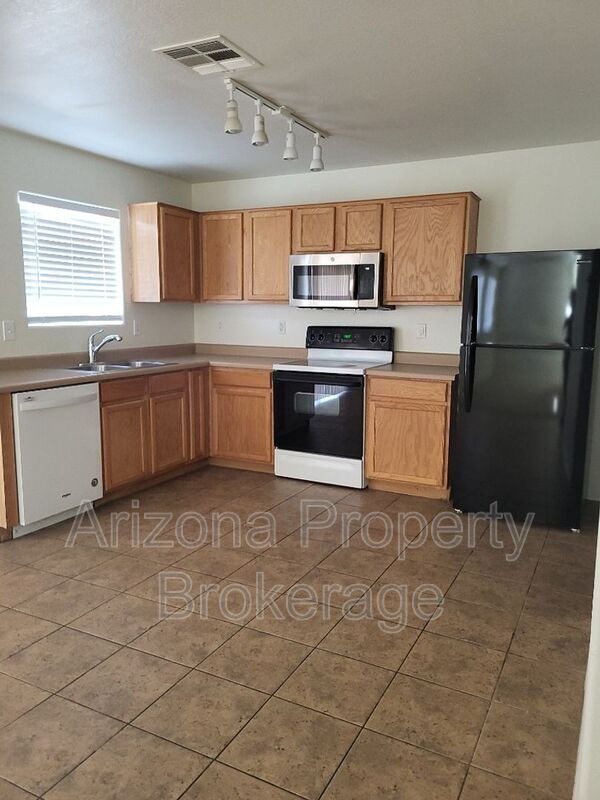 Building Photo - 5805 E Flowing Spring Rental
