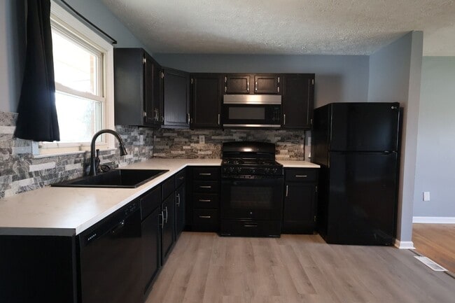 Building Photo - 308 Larkwood Dr