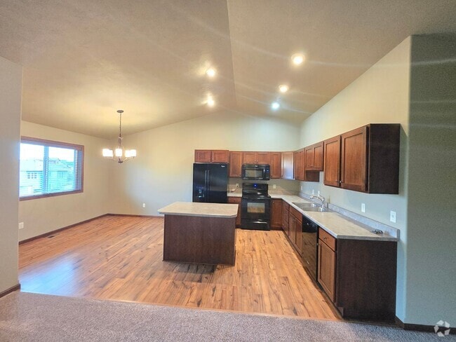 Building Photo - 3208-3210 E 3rd St Unit 3208 Rental