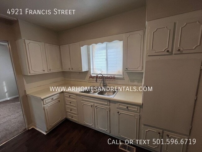 Photo - 4921 Francis St