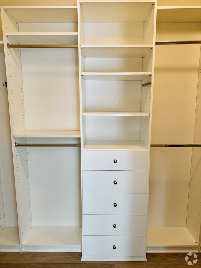 Building Photo - 128 Full Moon Unit 128 full moon Rental